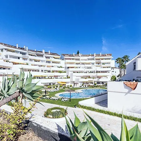 Sunny Coastal In Nueva Andalucia Close To Prestigious Puerto Banus Apartment *