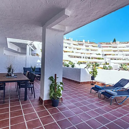 Sunny Coastal In Nueva Andalucia Close To Prestigious Puerto Banus Apartment *