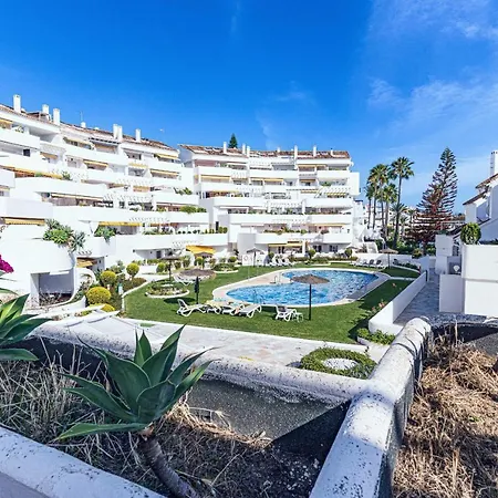 Sunny Coastal In Nueva Andalucia Close To Prestigious Puerto Banus Apartment