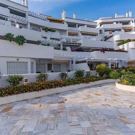 Sunny Coastal In Nueva Andalucia Close To Prestigious Puerto Banus Apartment *