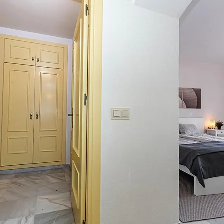 Sunny Coastal In Nueva Andalucia Close To Prestigious Puerto Banus Apartment