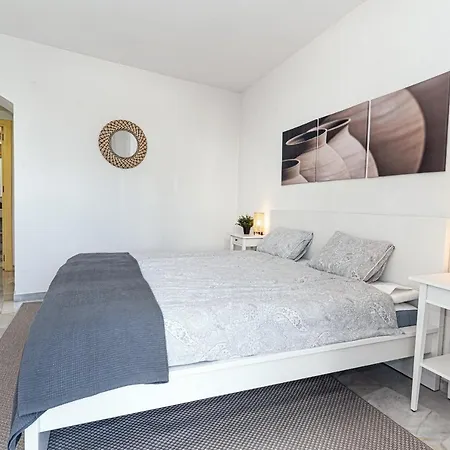 Sunny Coastal In Nueva Andalucia Close To Prestigious Puerto Banus Apartment Marbella