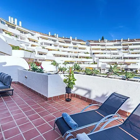 Sunny Coastal In Nueva Andalucia Close To Prestigious Puerto Banus Apartment Marbella