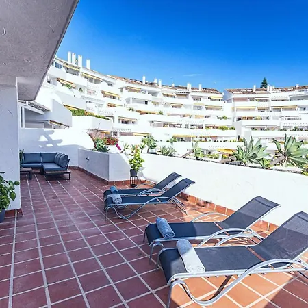 Sunny Coastal In Nueva Andalucia Close To Prestigious Puerto Banus *