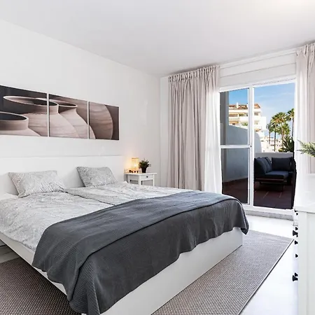 Sunny Coastal In Nueva Andalucia Close To Prestigious Puerto Banus Apartment Marbella