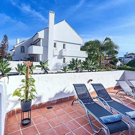 Sunny Coastal In Nueva Andalucia Close To Prestigious Puerto Banus *
