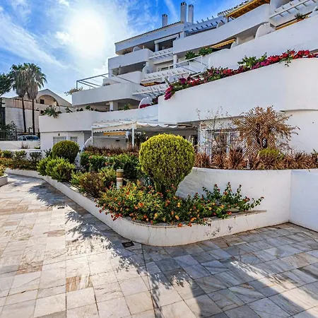 Sunny Coastal In Nueva Andalucia Close To Prestigious Puerto Banus Apartment *